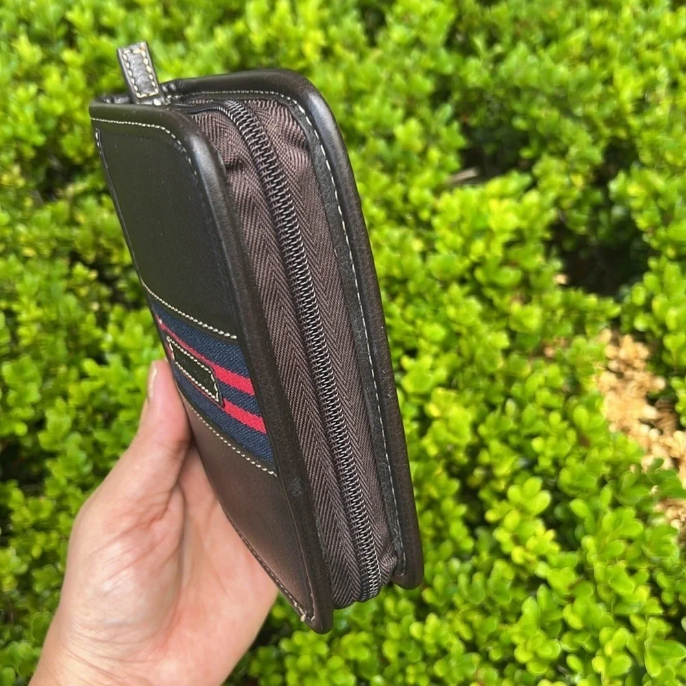 Tommy Hilfiger Men’s Grooming Kit in Leather Case